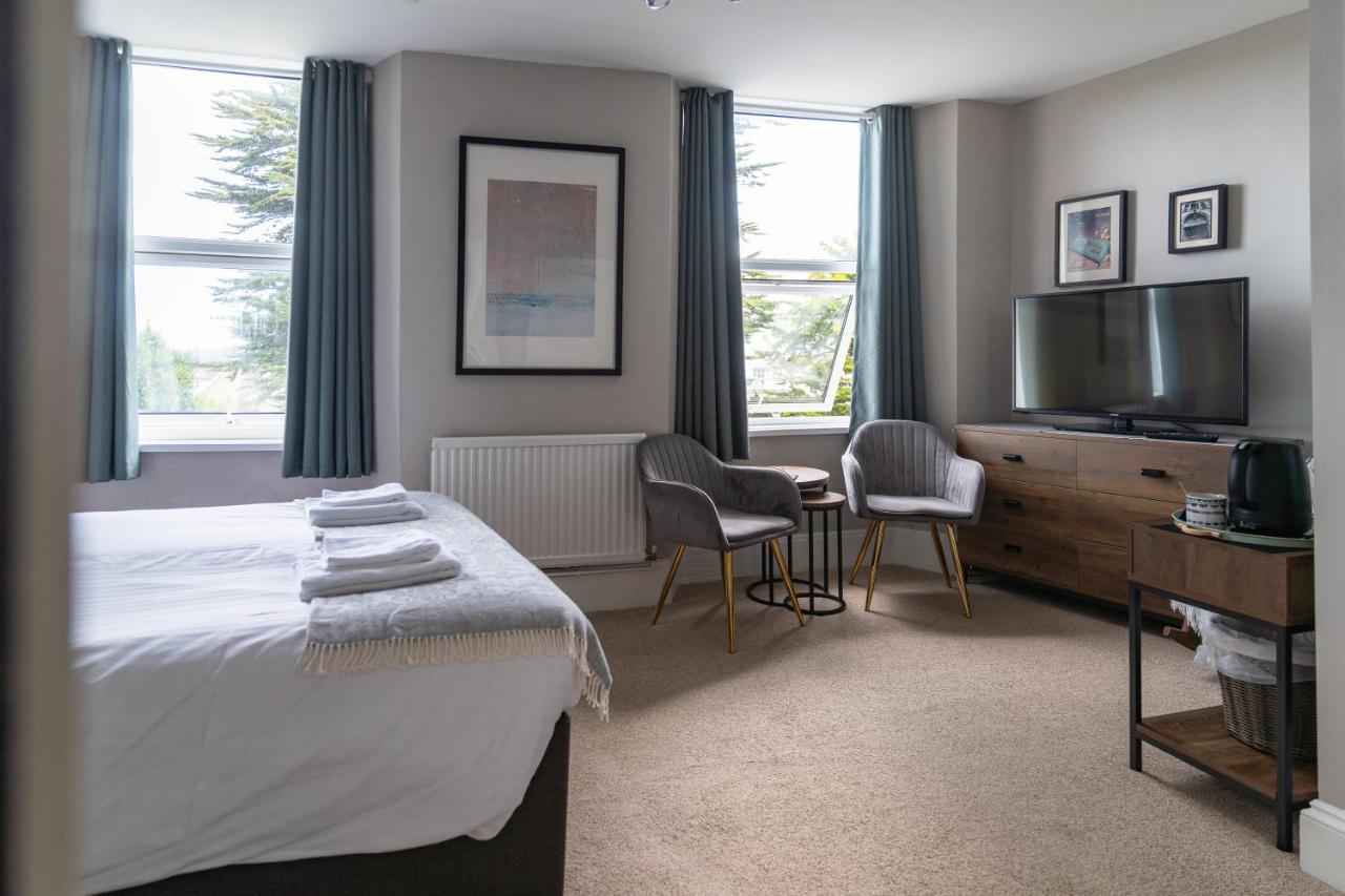 Sleepy Puffin Guest House Tenby Exterior photo