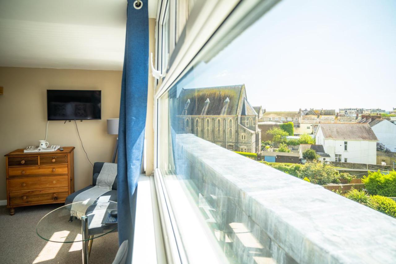 Sleepy Puffin Guest House Tenby Exterior photo