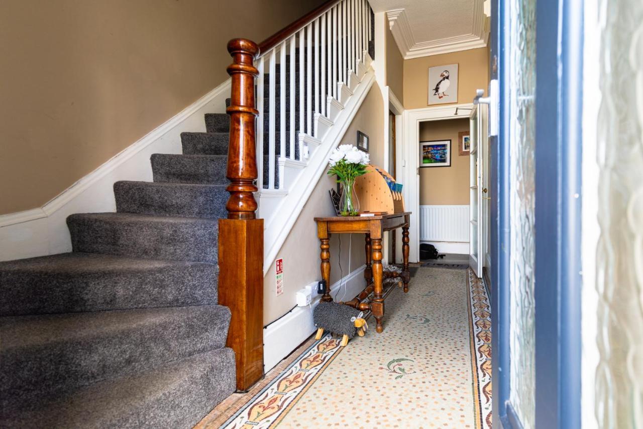 Sleepy Puffin Guest House Tenby Exterior photo